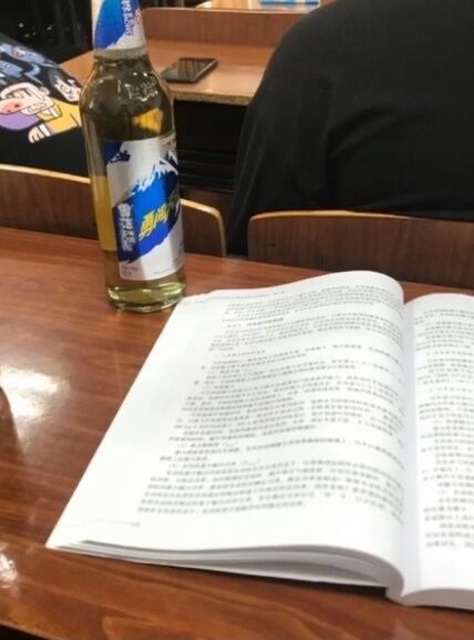 探寻二四六天天好彩背后的文化与娱乐交织—免费资料精选小说探析