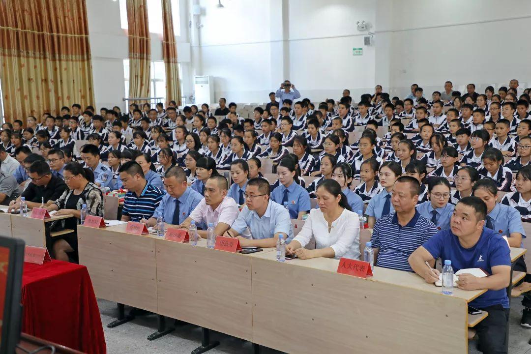 蓝姐三中三大揭秘，探寻数字游戏中的智慧之光蓝姐三中三专注资料